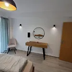 Cozy Airport Apartment *