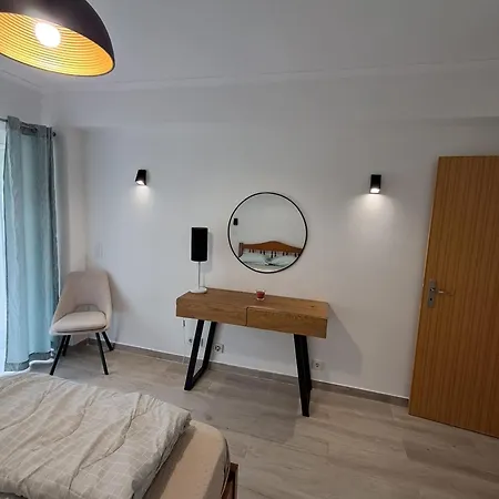 Cozy Airport Apartment *
